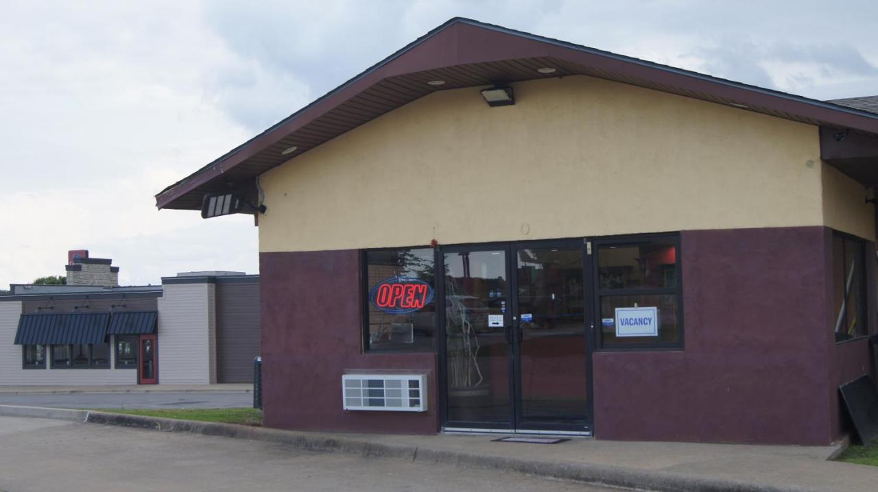 Holiday Lodge & Suites Mcalester Exterior photo